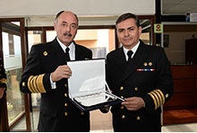 Almirante Enrique Larrañaga Martin y CN LT Eric Solar Olavarría